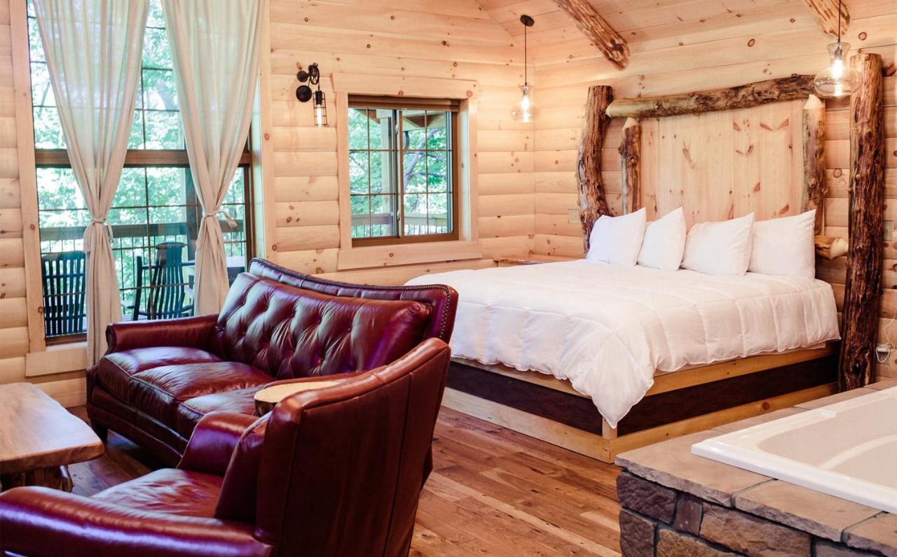 Cricket Hill Treehouse By Amish Country Lodging ميلزبورغ المظهر الخارجي الصورة