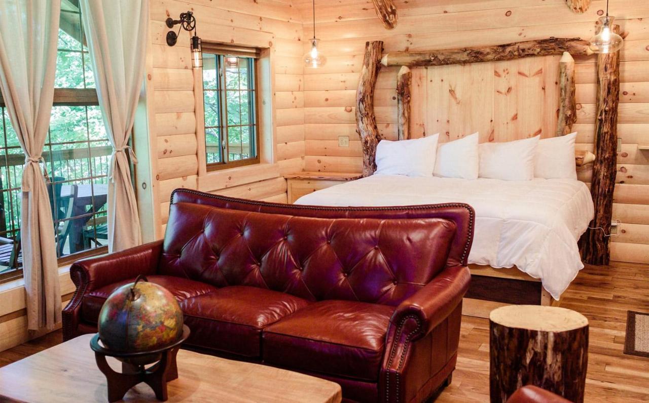Cricket Hill Treehouse By Amish Country Lodging ميلزبورغ المظهر الخارجي الصورة